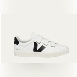 New VEJA
Recife Triple-Grip Bicolor Sneakers